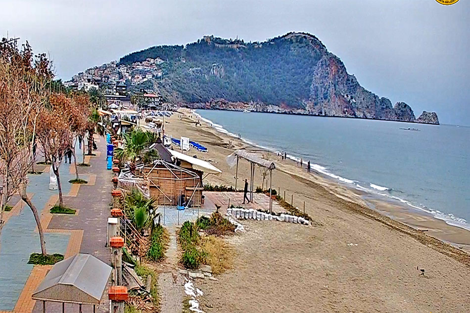 beach in alanya in turkey