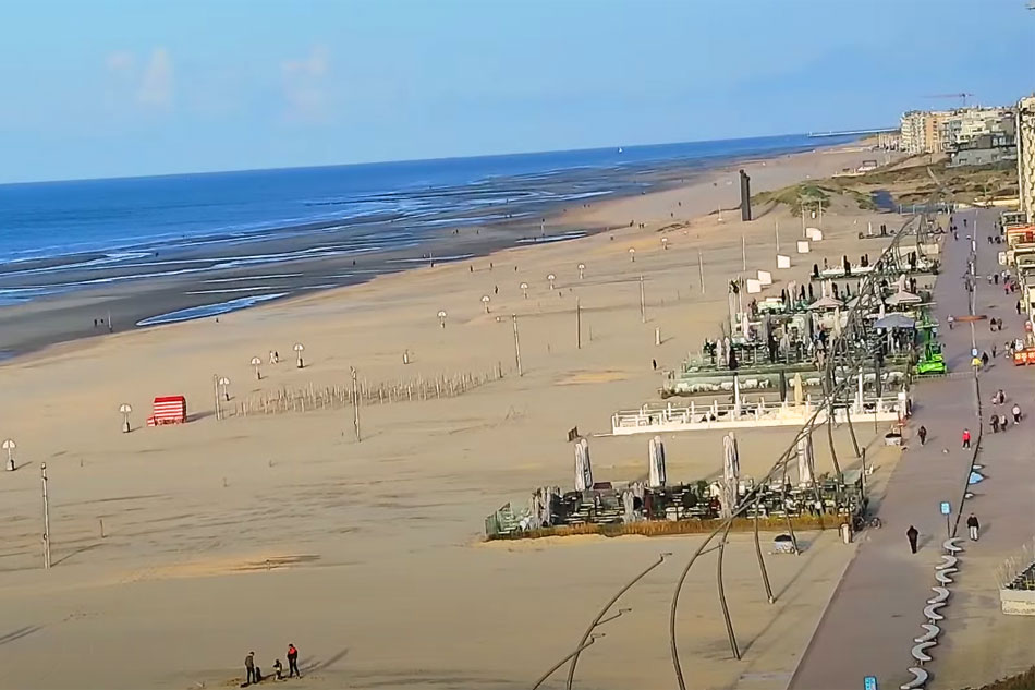 beach at de panne                         
