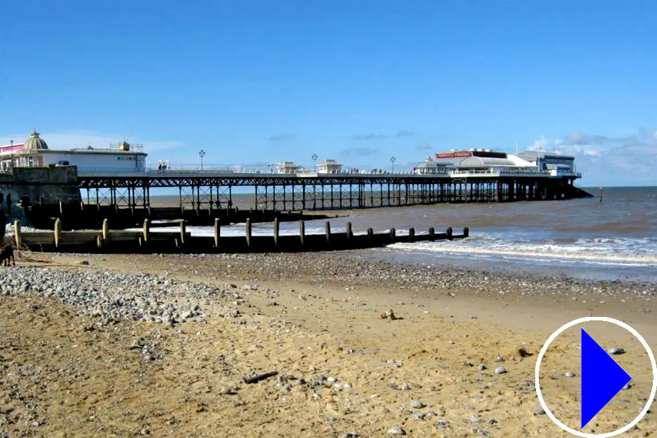 cromer beach and pier