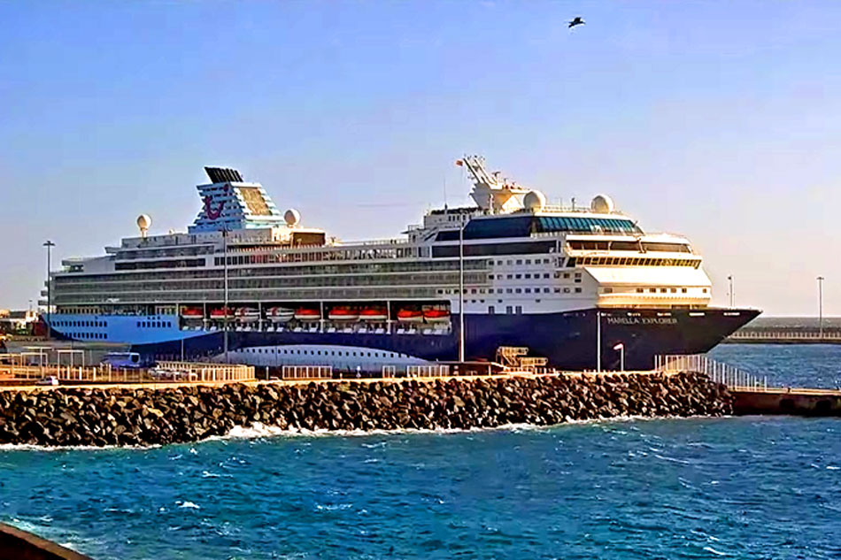 cruise ship in lanxarote