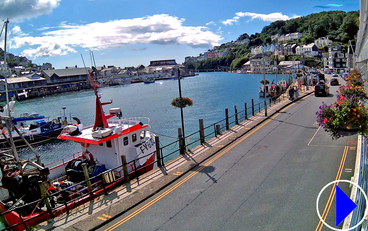 looe harbour in cornwall