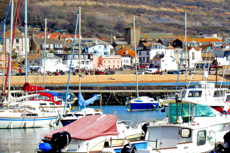  Lyme Regis Harbour