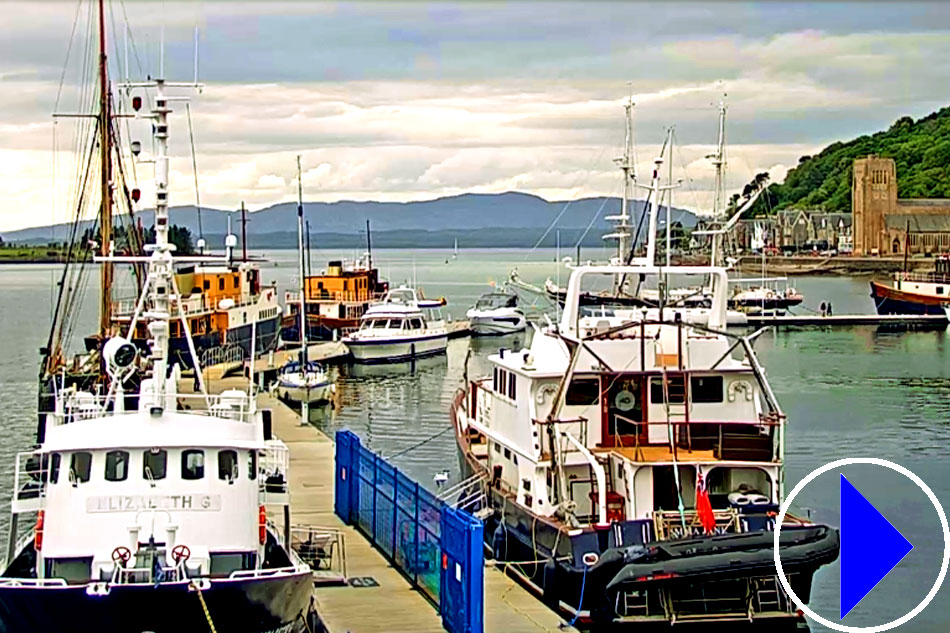 oban harbour in scotland 
