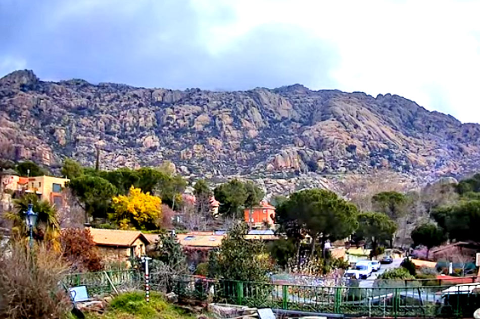 view of la pedriza escalada                            
