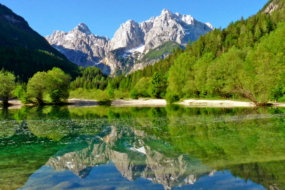 Lake Jasna Webcam - Slovenia                            
