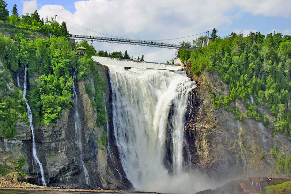 Montmorency Falls Webcam - Canada                            
