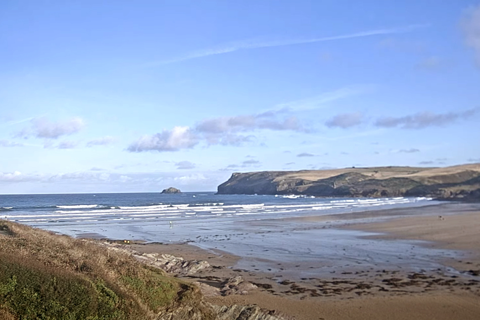polzeath beach in cornwallr