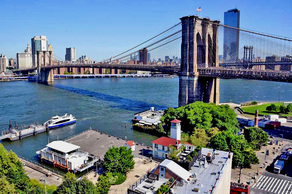 view of brookly bridge 