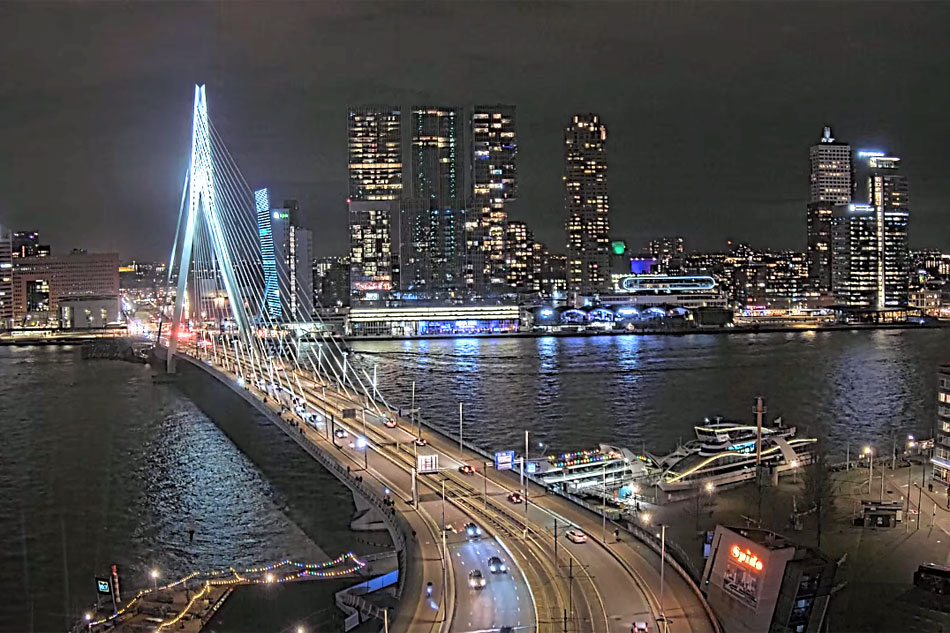 erasmus bridge in rotterdam