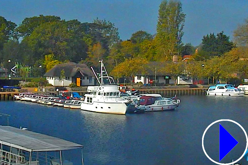 oulton broad in suffolk