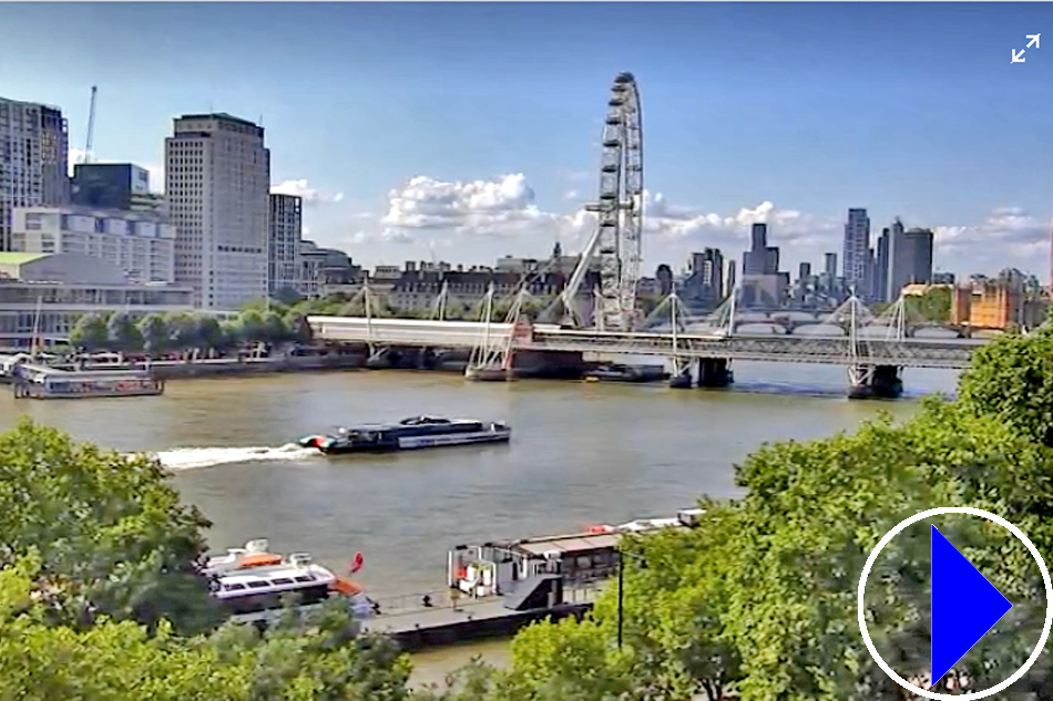 view of the river thames in central london 