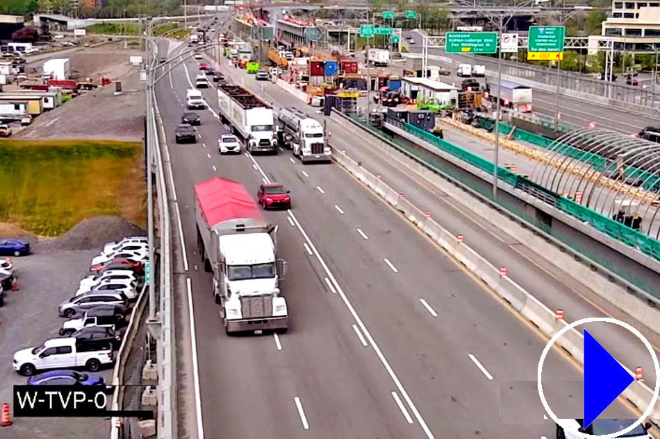 traffic at Champlain Bridge