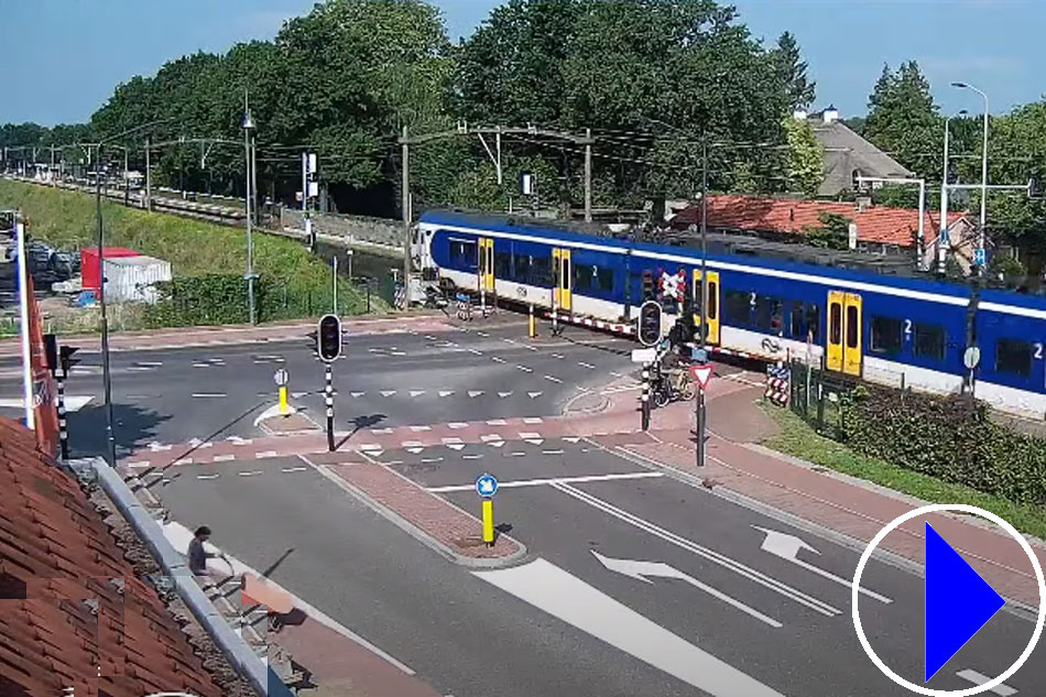 train crossing in helmond
