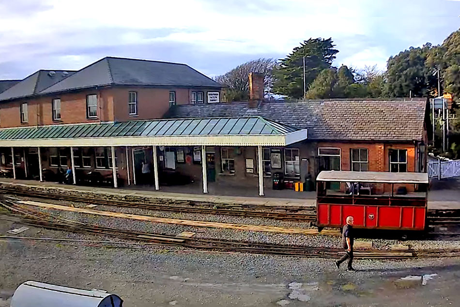 tywyn wharf railway station                            
