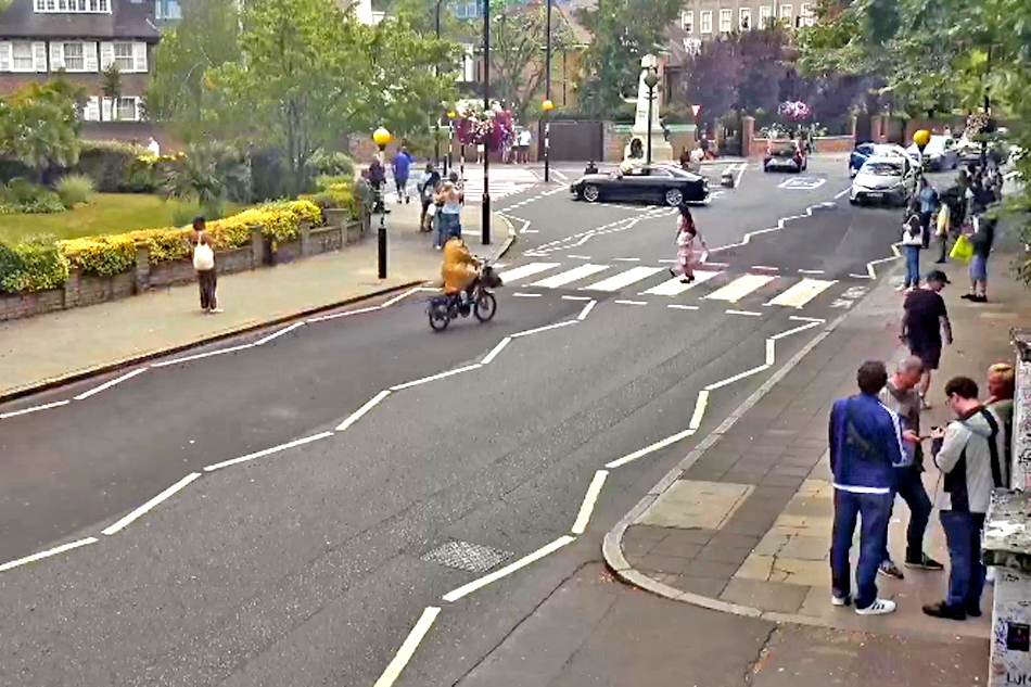 abbey road crossing london 