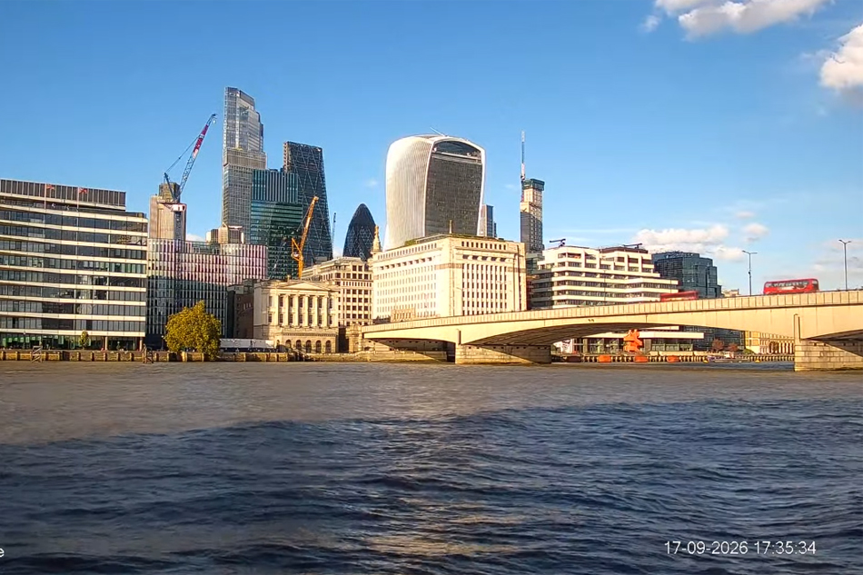 london river thames and skyline 