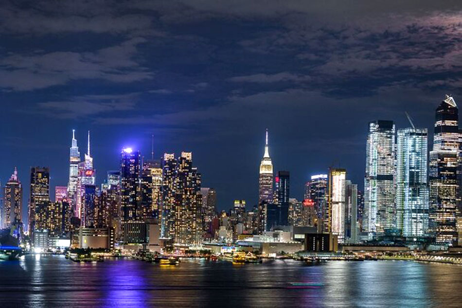 manhattan skyline at night