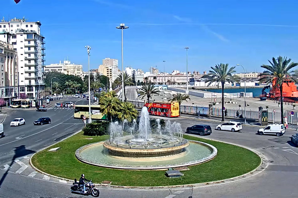 plaza de seville in cadiz